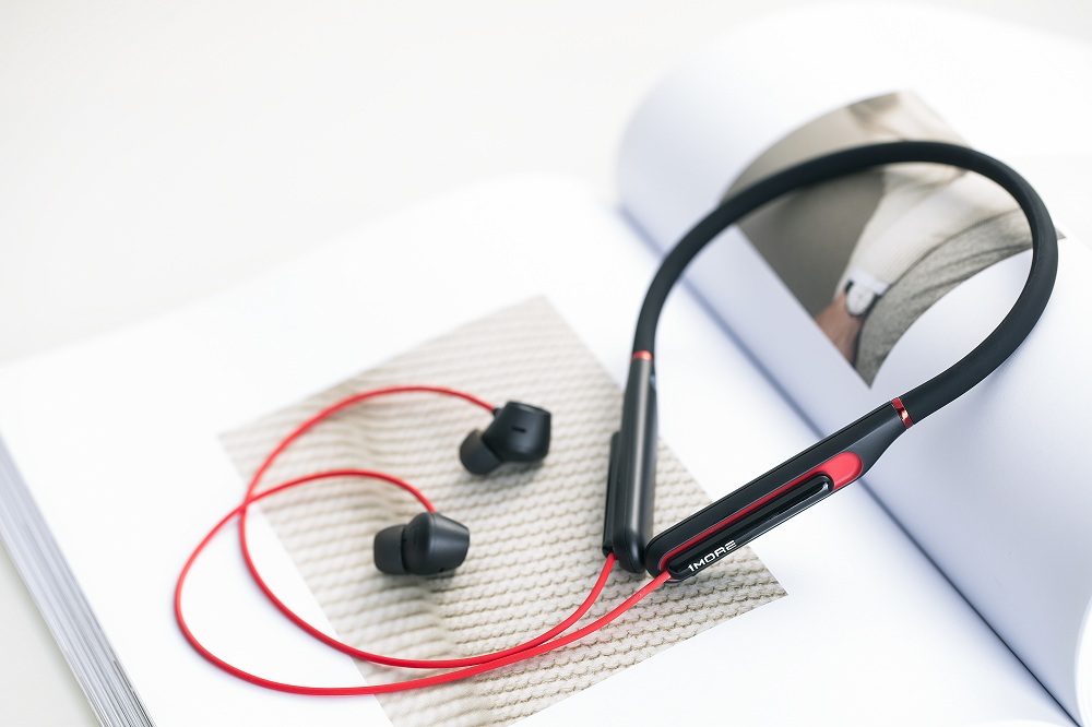 1MORE E1020BT Spearhead VR Bluetooth In-Ear Gaming Headphones (Black)