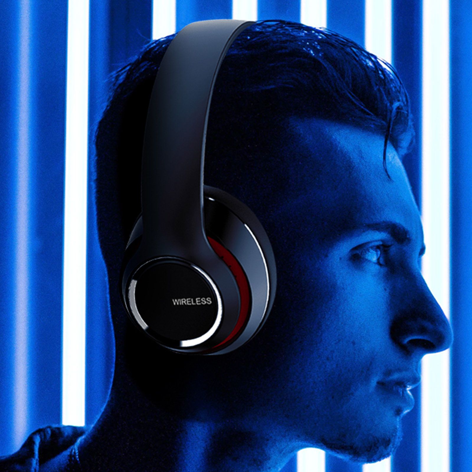 L500 headphones and accessories display